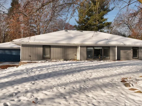 402 Smalley Dr, Mount Pleasant, MI 48858