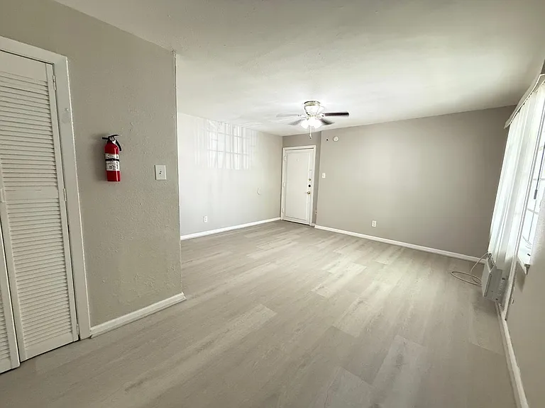2501 Yoakum Blvd #15 — Photo 17