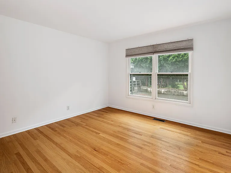 44 Pleasant St #23D — Photo 15