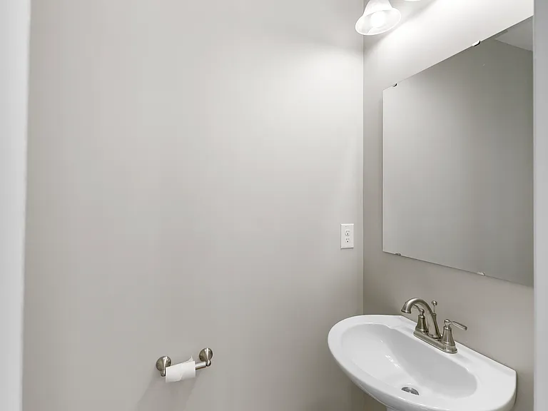 1312 Goodwin Rd — Photo 22