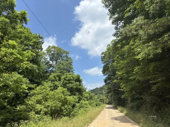 Shady Cove Rd, Middleport, OH 45760