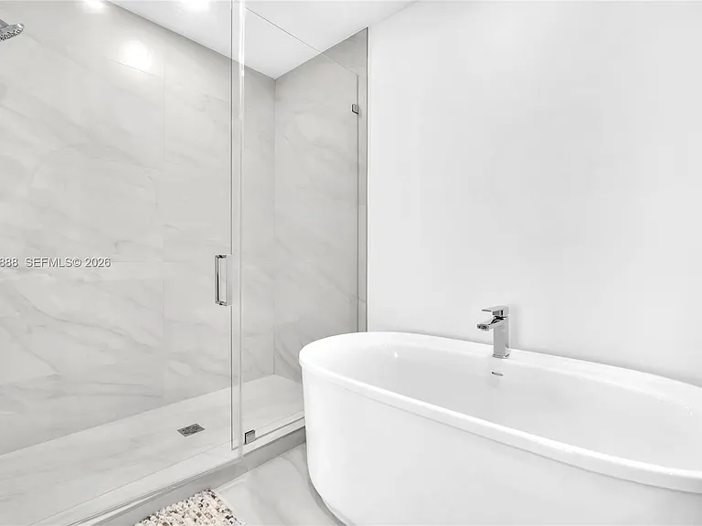 17550 Collins Ave #1002 — Photo 19