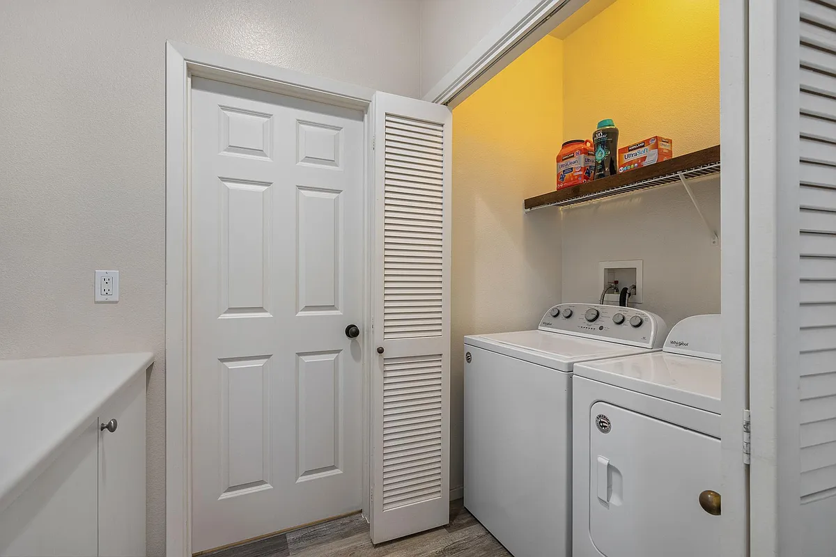 Building Photo - 92-1210 Olani St #3