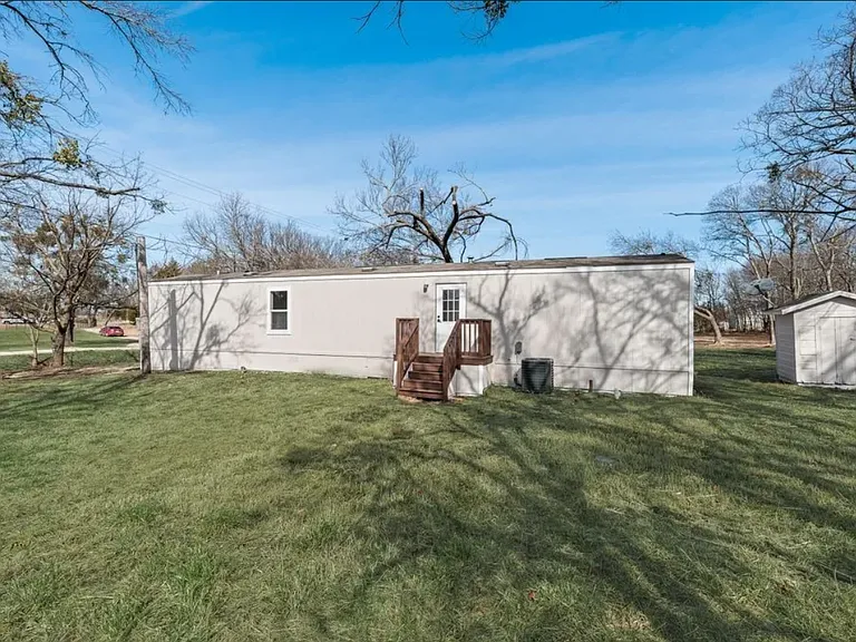 393 Knollwood Rd — Photo 11