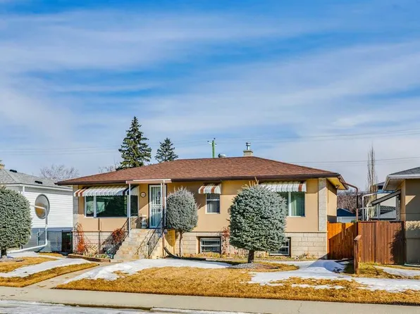 1228 W Richland Rd NE, Calgary, AB T2E 5M4