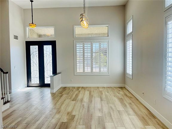 5th image of 209 Sawtelle St