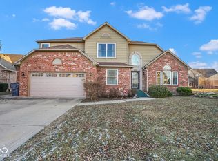 633 Savannah Dr, Greenwood, IN 46142