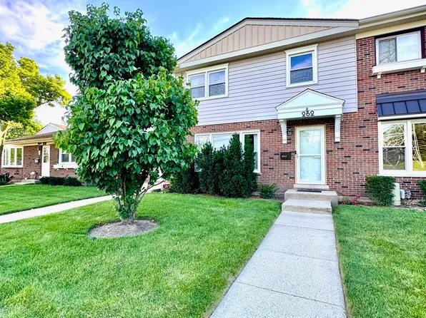 262 Station Dr, Wood Dale, IL 60191