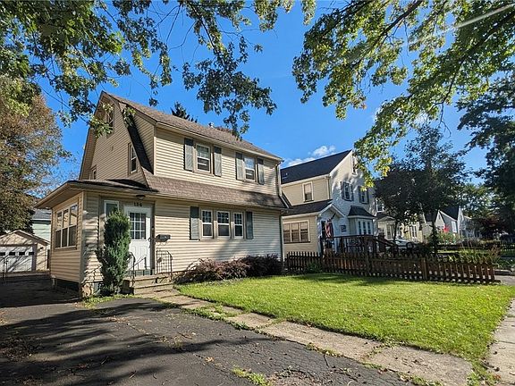 3rd image of 136 Weston Rd