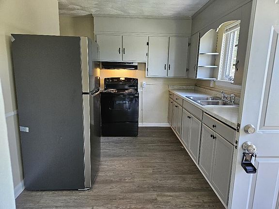 3rd image of 1825 Court St NW