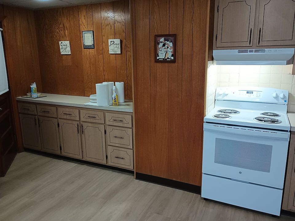 Kitchen (stove and exhaust fan are brand new)