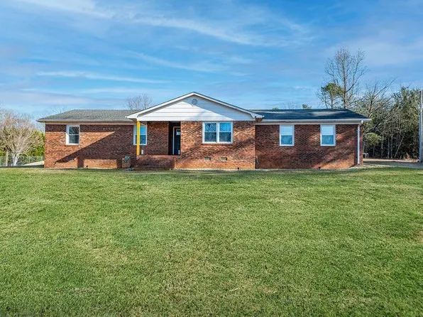 121 Eber Dr, Cowpens, SC 29330