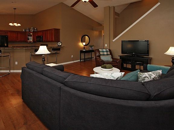 5th image of 15912 Waterbury Dr