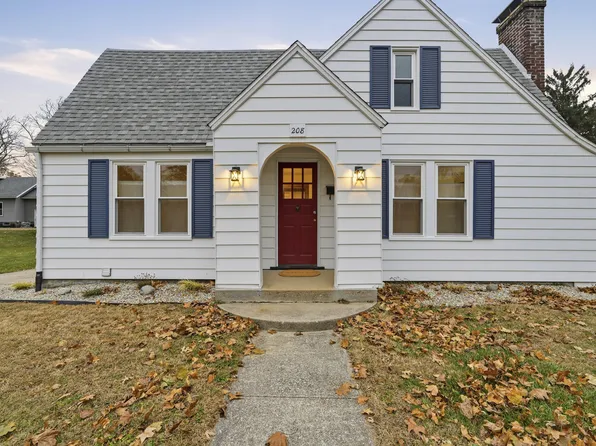 208 W 3rd St, Buchanan, MI 49107