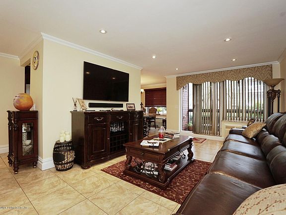 4th image of 41 Wellington Ct APT 1L