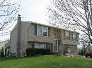 5801 Clover Meadow Ln, Farmington, NY 14425