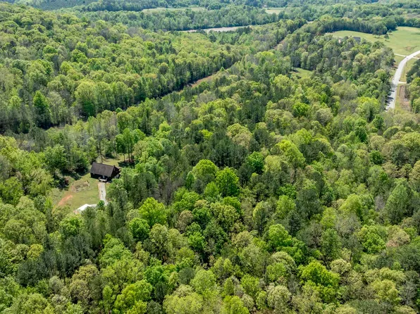 610 Southridge Ln, Talladega, AL 35160