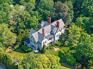 51 Cliff St, Nahant, MA 01908