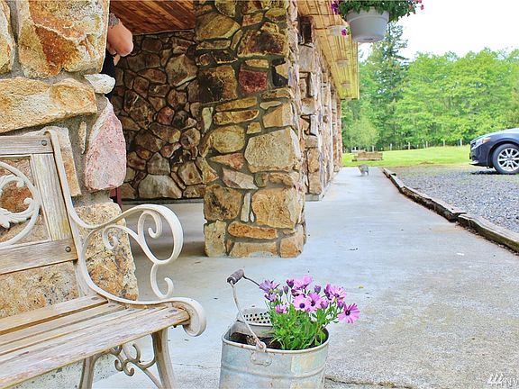 Plenty of room and parking.  Enjoy your sunrises and sunsets from this property.  Plenty of room to roam and easy to take care of