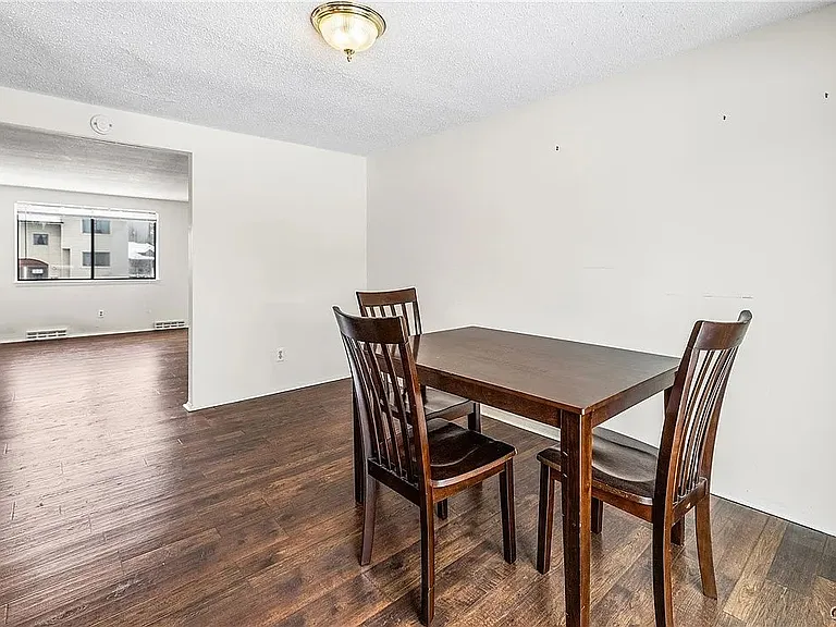 364 Cameco Cir — Photo 6