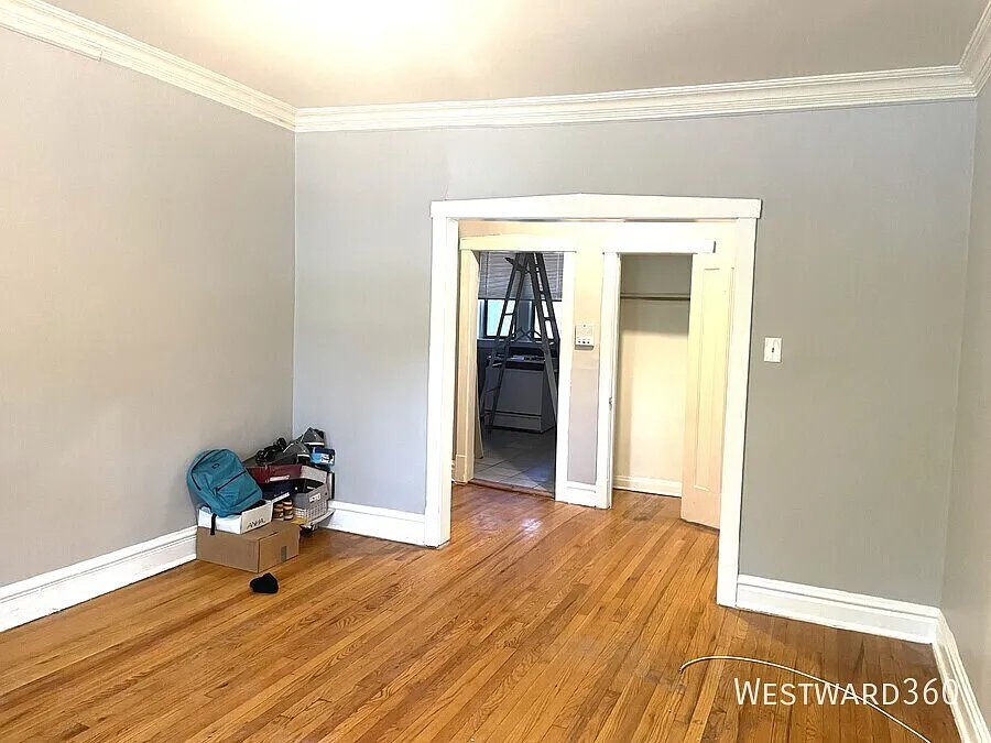 2549 N Avers / 2 bed - 1 bath / Logan Square / Available NOW — Photo 3