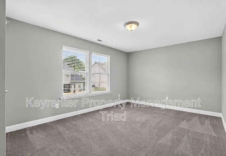 504 Eagles Way — Photo 36
