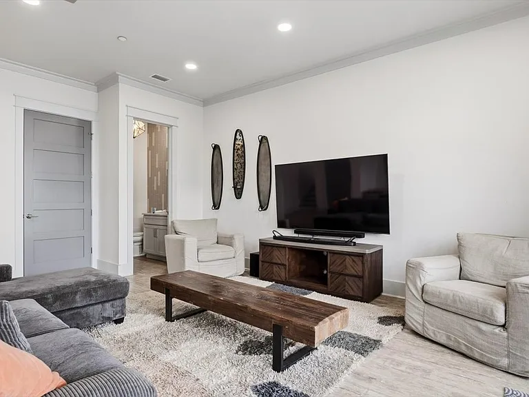 8320 Surf Dr — Photo 12