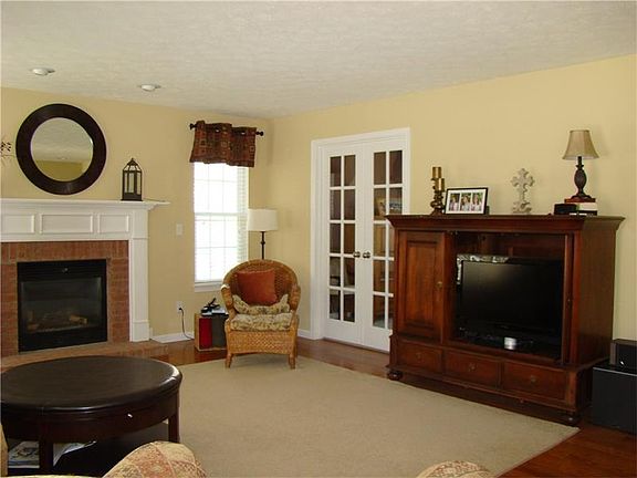 4th image of 140 Bradford Square Dr