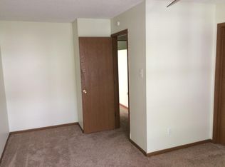 9732 Raintree Village Dr, Hillsboro, MO 63050
