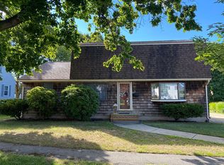 4 Larkin Ln, Salem, MA 01970