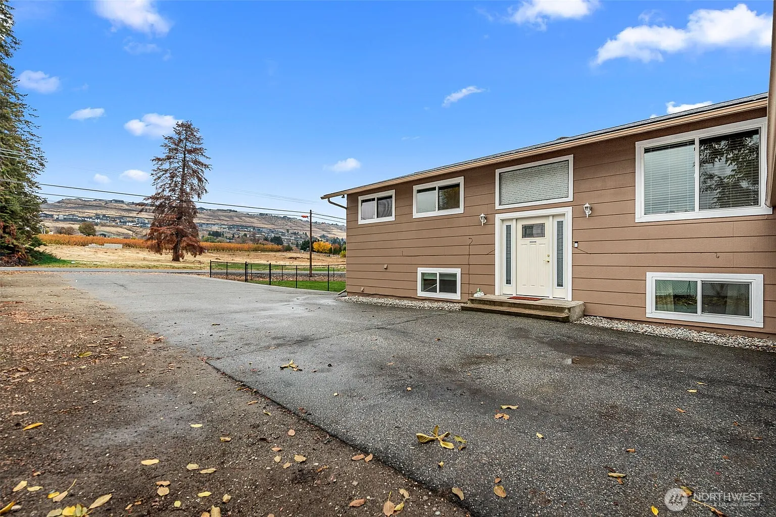 3010 NW Cascade Avenue photo 1
