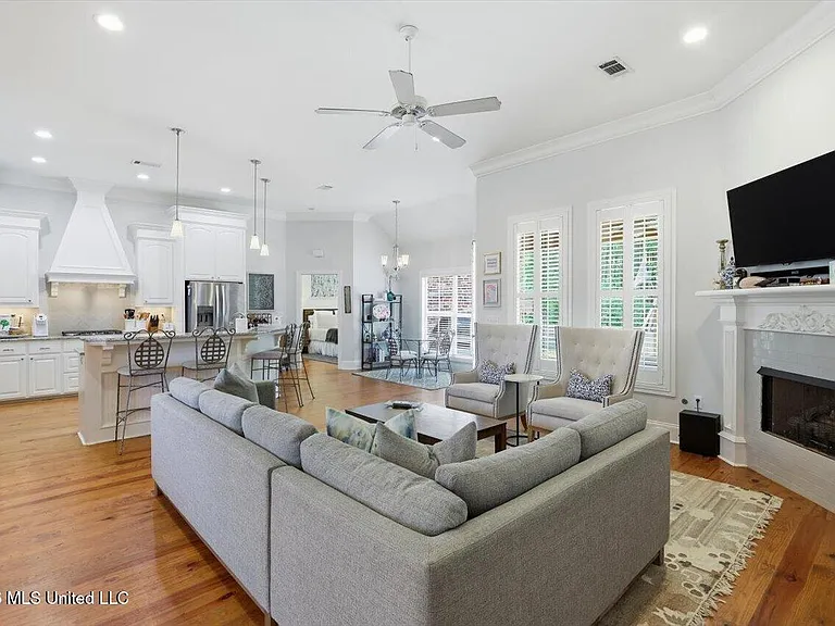 320 Oakville Cir — Photo 8