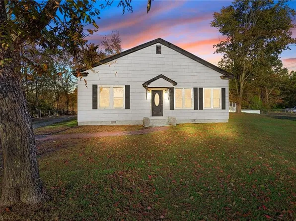 401 Julius Chambers Ave, Mount Gilead, NC 27306