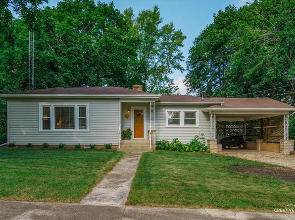 217 S Oak St, Hinckley, IL 60520