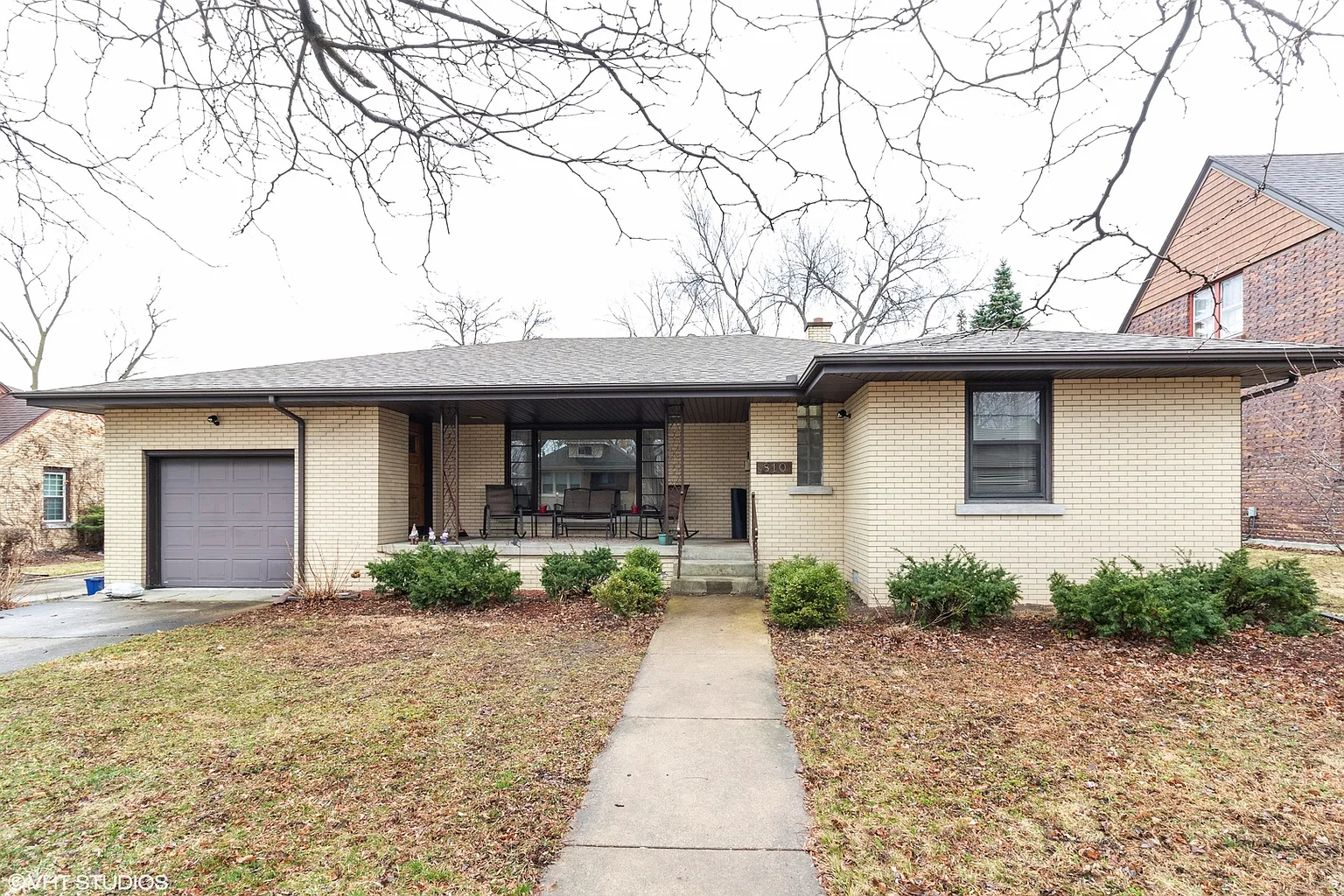 810 Manor Ct photo 1