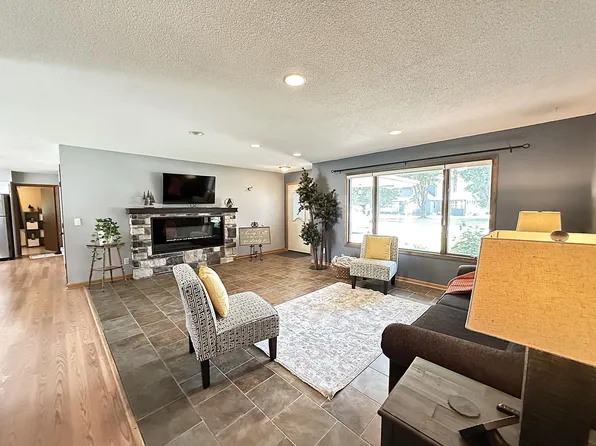 111 Buckeye Dr, Montevideo, MN 56265
