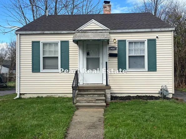 19007 Washtenaw St, Harper Woods, MI 48225