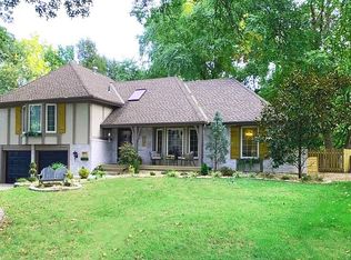 8115 Rosehill Rd, Lenexa, KS 66215