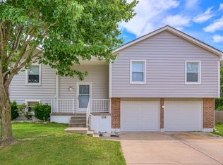18501 E Arrowhead Ln, Independence, MO 64056