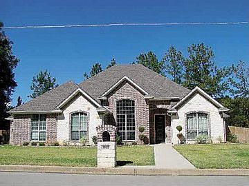 1st image of 1622 Old Oak Dr