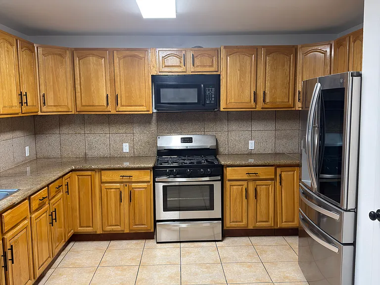 737 Washington Ln — Photo 9