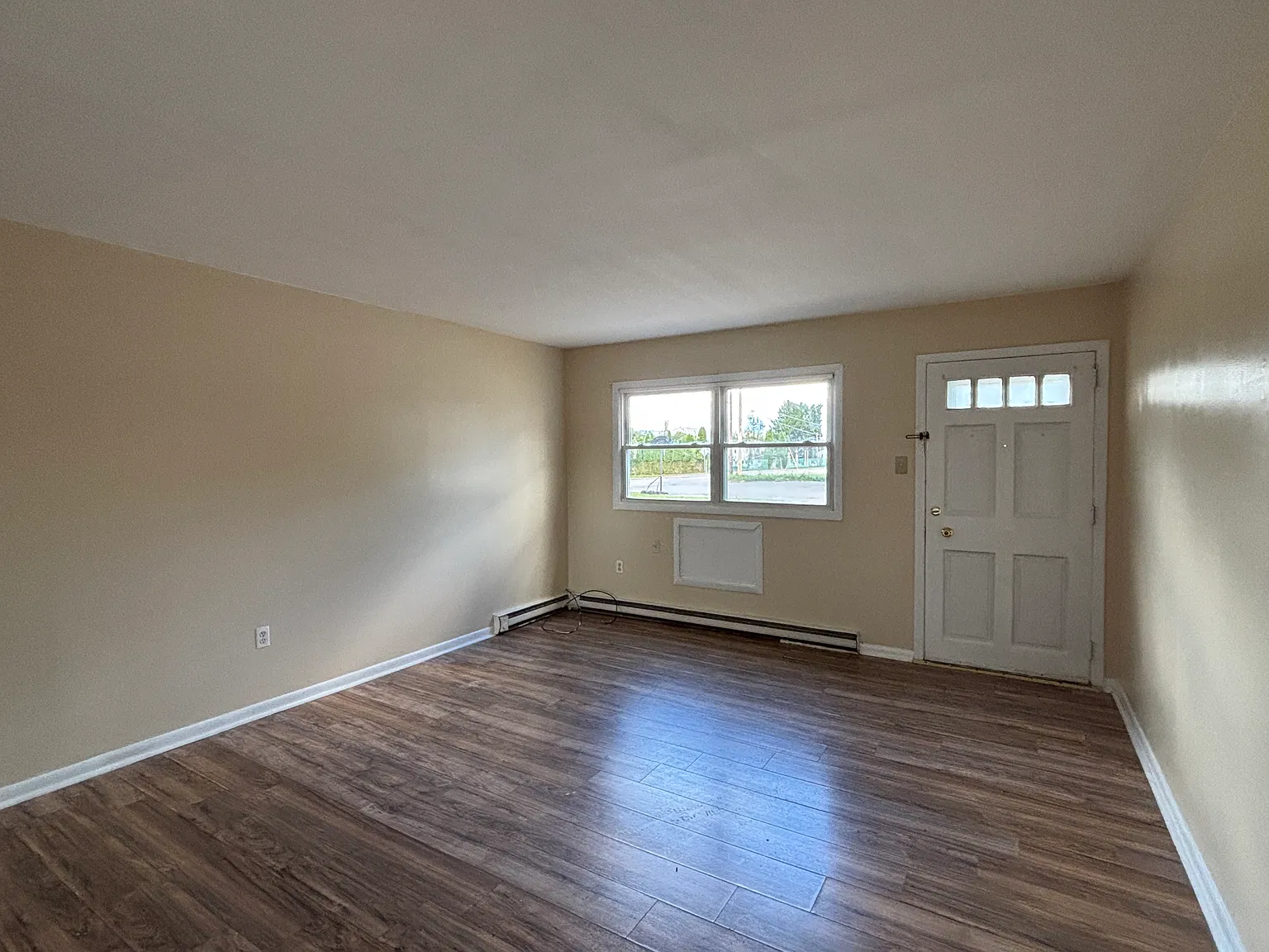 2 bed, 950 sqft, $1,300 — Photo 2