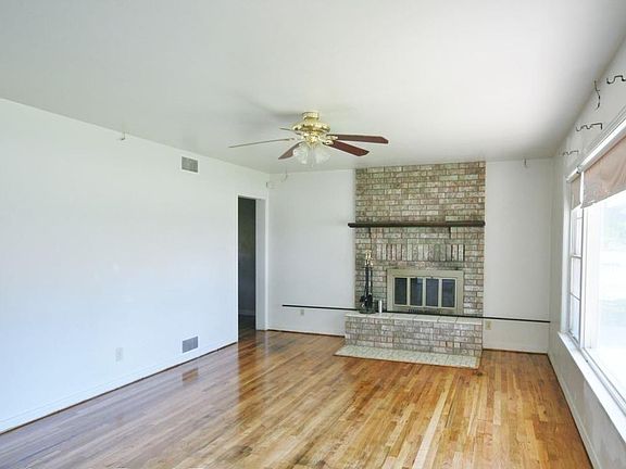 2nd image of 404 W Plains Ave