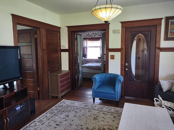 5th image of 207 W Washington St Floor 1
