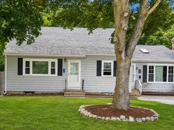 11 Munroe Dr, Plainville, MA 02762