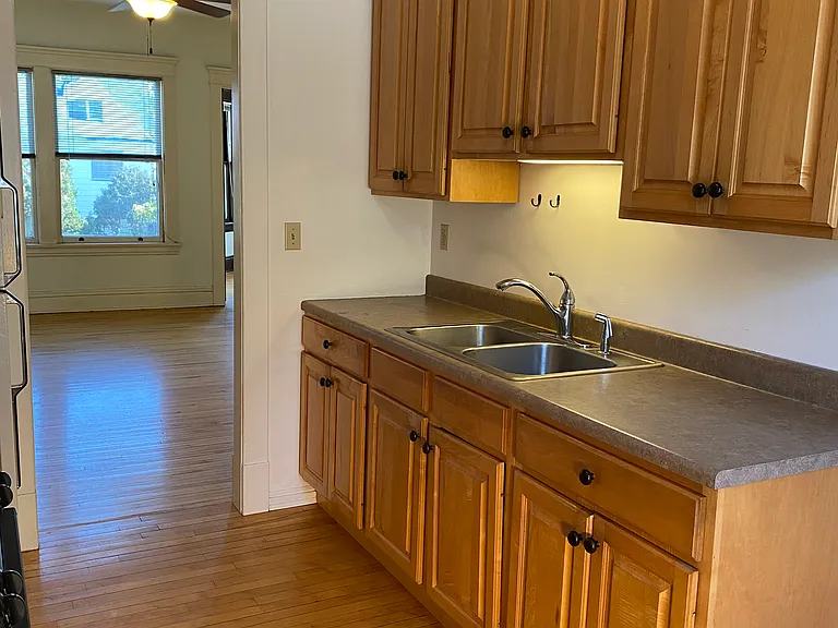 518-520 4th St NE #3 — Photo 7