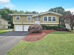 8 Stubbe Dr, Stony Pt, NY 10980