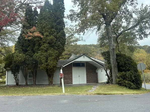 6 E Shore Trl, Stockholm, NJ 07460