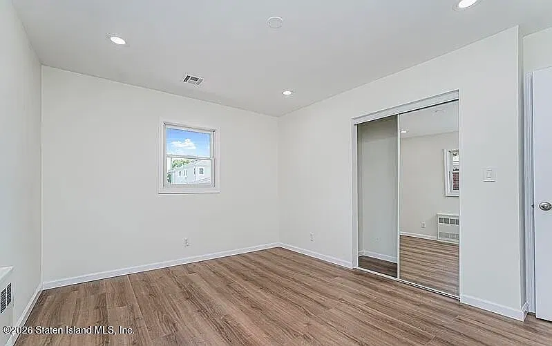 3 bed, 1.0 bath, 1100 sqft, $2,980 — Photo 3