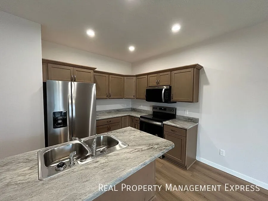 2 Bedroom 1.5 Bathroom Home for Rent — Photo 3